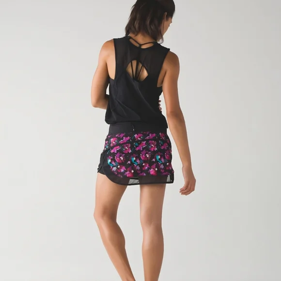 Lululemon Hotty Hot Skirt 11 Midnight Bloom Black Deep Fuscia Sz 10 - Picture 2 of 8
